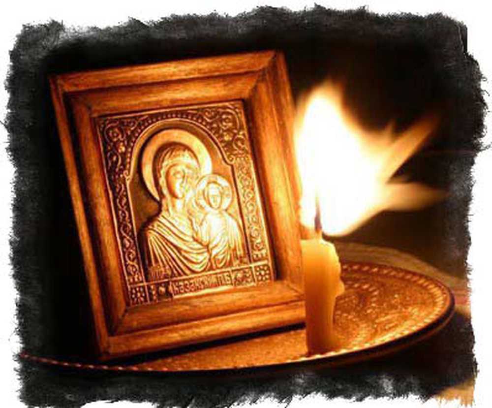 Живите в ладу со своей совестью. Икона и свеча. Свеча скорби. Свеча памяти с иконой. Горящая свеча у иконы.