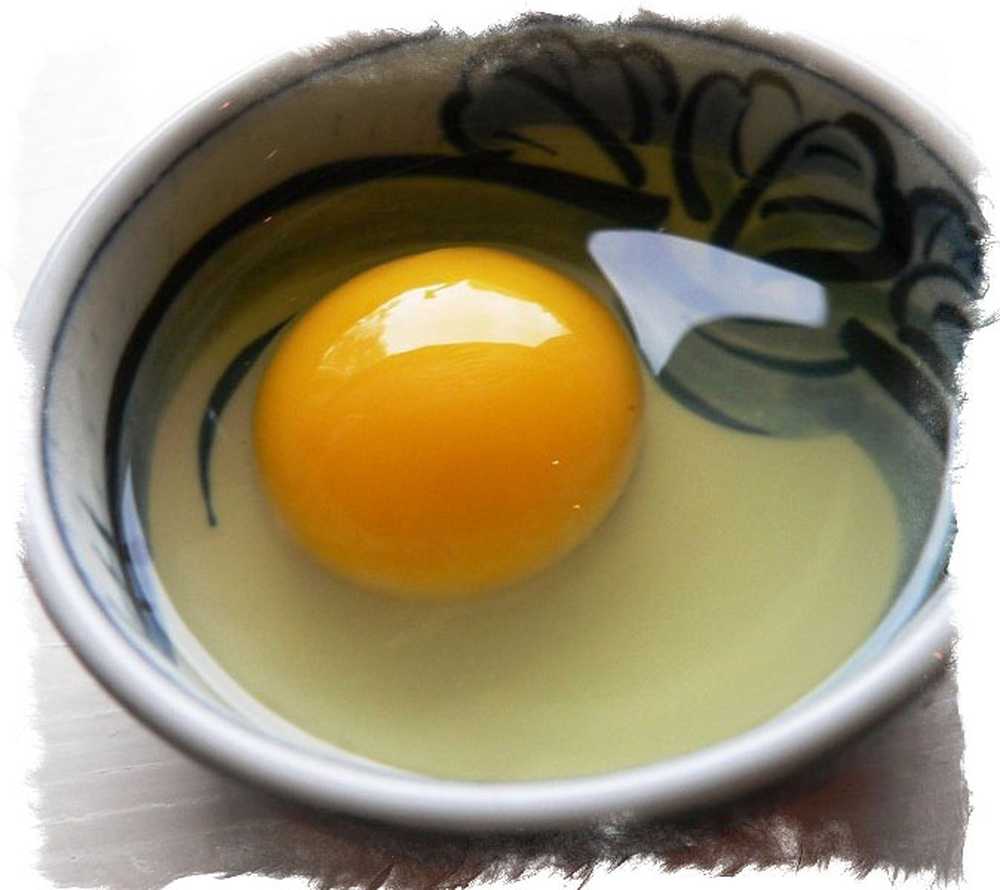 Зачем пьют сырые яйца