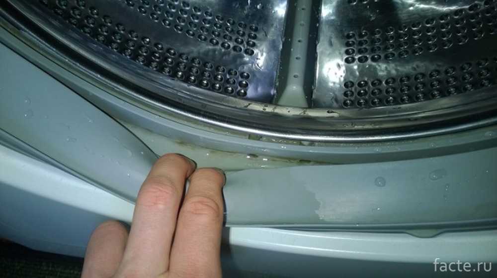 Почему появляется вода в стиральной. Манжета люка стиральной машины Ariston дренажные отверстия. Резина на барабан стиральной машины Индезит. Резинка стиральной машины 4619730900.