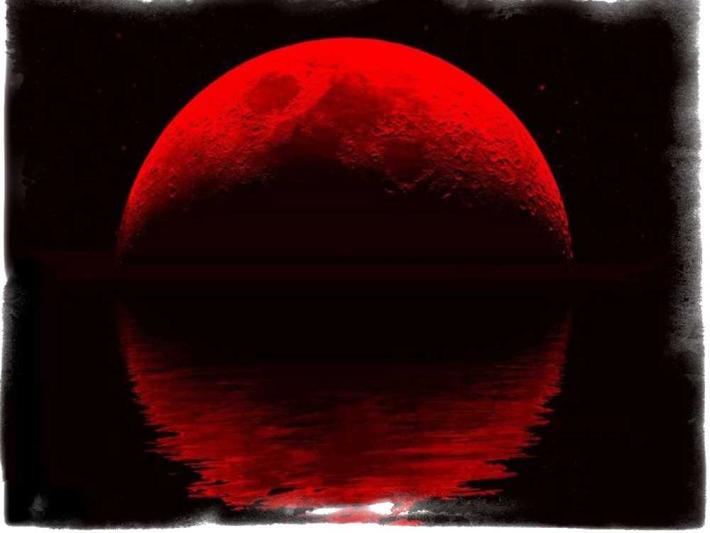 Кровавая луна почему. Красная Луна. Светящиеся красная лун. Красная Луна круглая. Красная Луна фон.