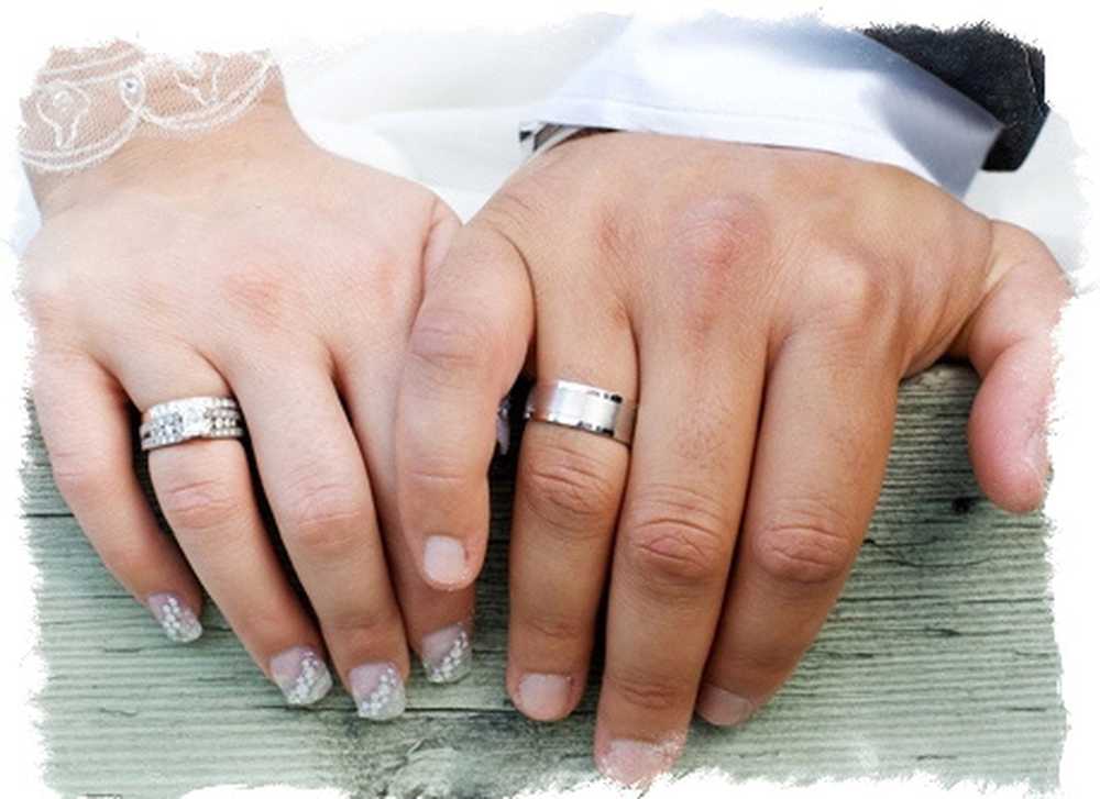 Можно ли серебряное обручальное кольцо. Обручальное и помолвочное кольцо. Широкие обручальные кольца. Обручальное кольцо белое золото на руке. Широкое обручальное кольцо на руке.