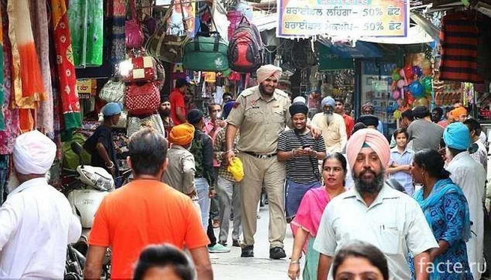 население индии 2023. экономика в индии хозяйство. каран сингх рост в 8 лет. жители индии. рост индии.