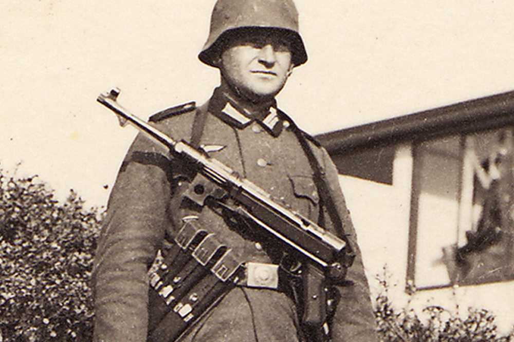 солдат вермахта с мп 40. офицерский вальтер вермахта. бригаденфюрер сс вальтер шталекер. офицер пулемет. офицеры вермахта мп 40.