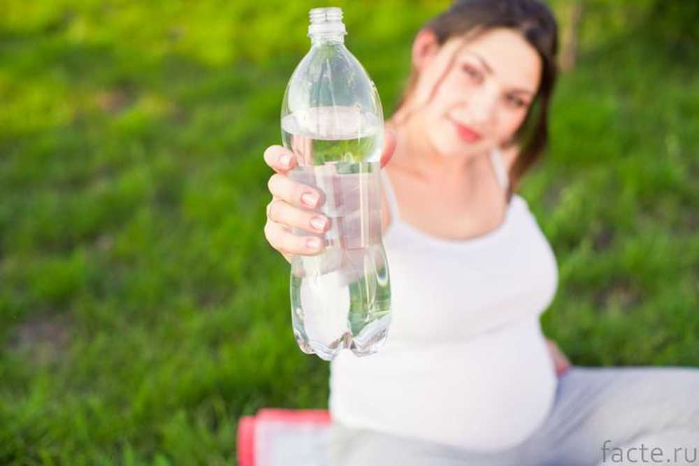 Беременность хочется пить воду. Питье беременных. Беременность и питьевой режим. Питьевой режим беременной женщины.