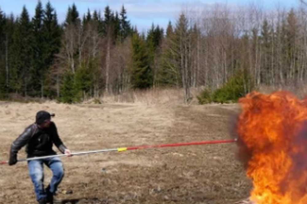 Сгорание бензина. Пирофорное железо. Может ли бензин загореться от сигары. Горение воды. Горит ли бензин.