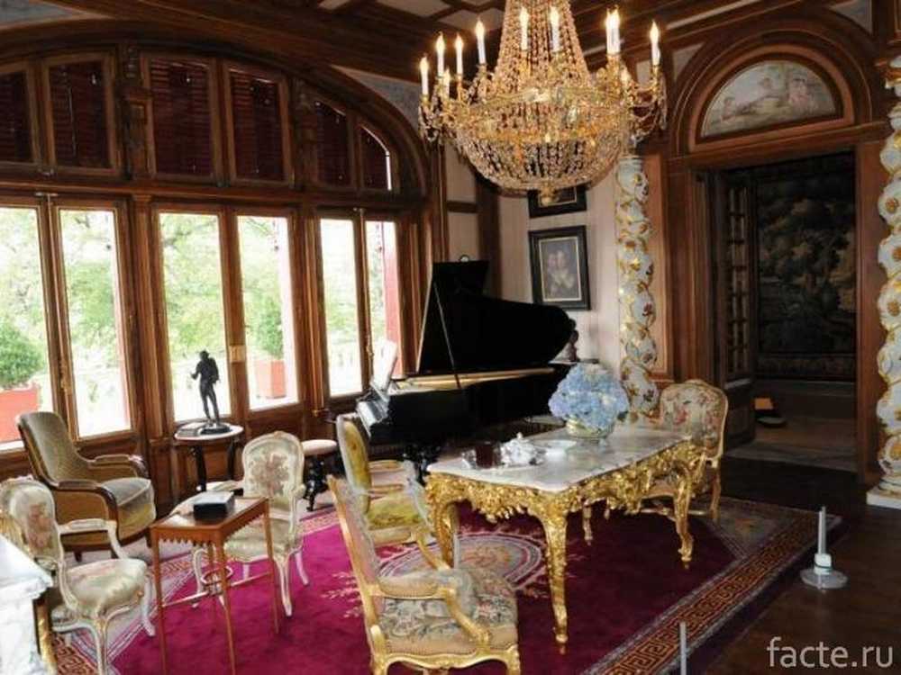 French Mansion Unlocked After 110 Years