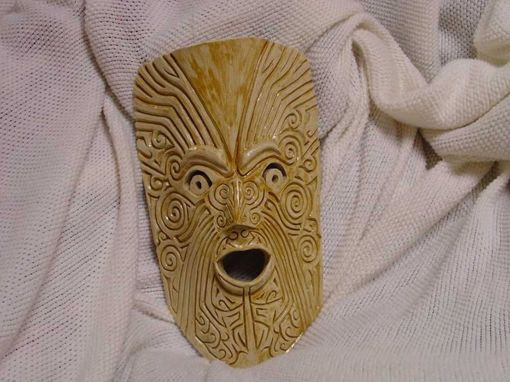 9 masks of fire. Театральная маска из дерева. Древние маски. Берестяная маска. Маски древних народов.