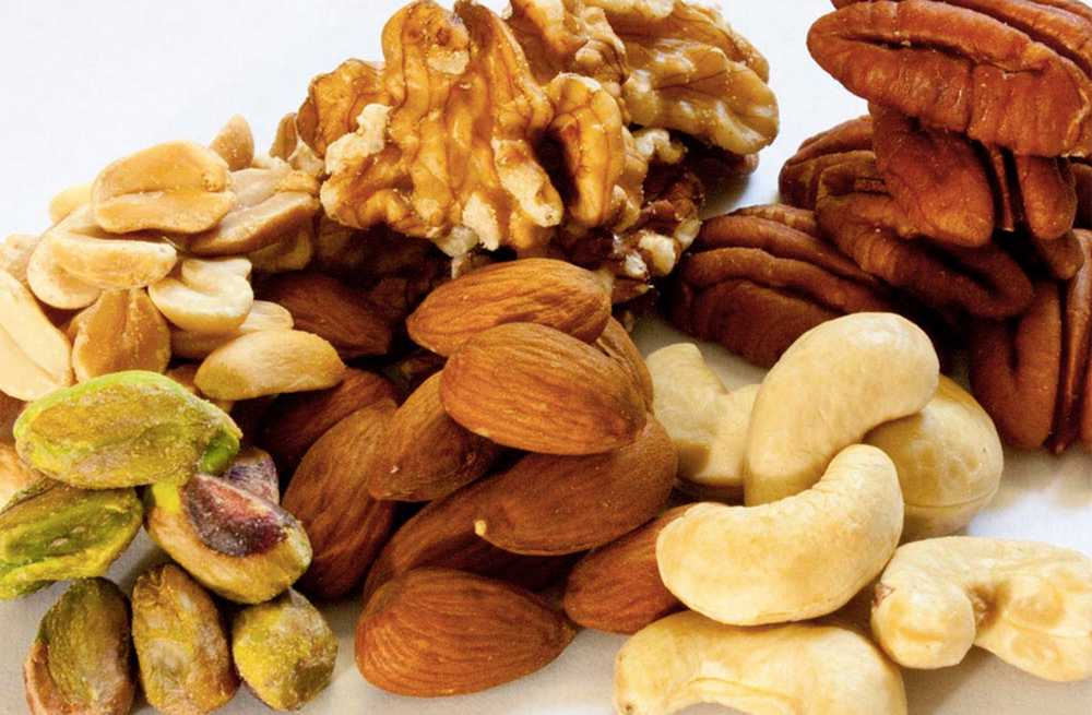 миндаль арахис кешью фундук. фундук миндаль кешью. перекус орехи. сухофрукты. миндаль кешью грецкий орех фундук.