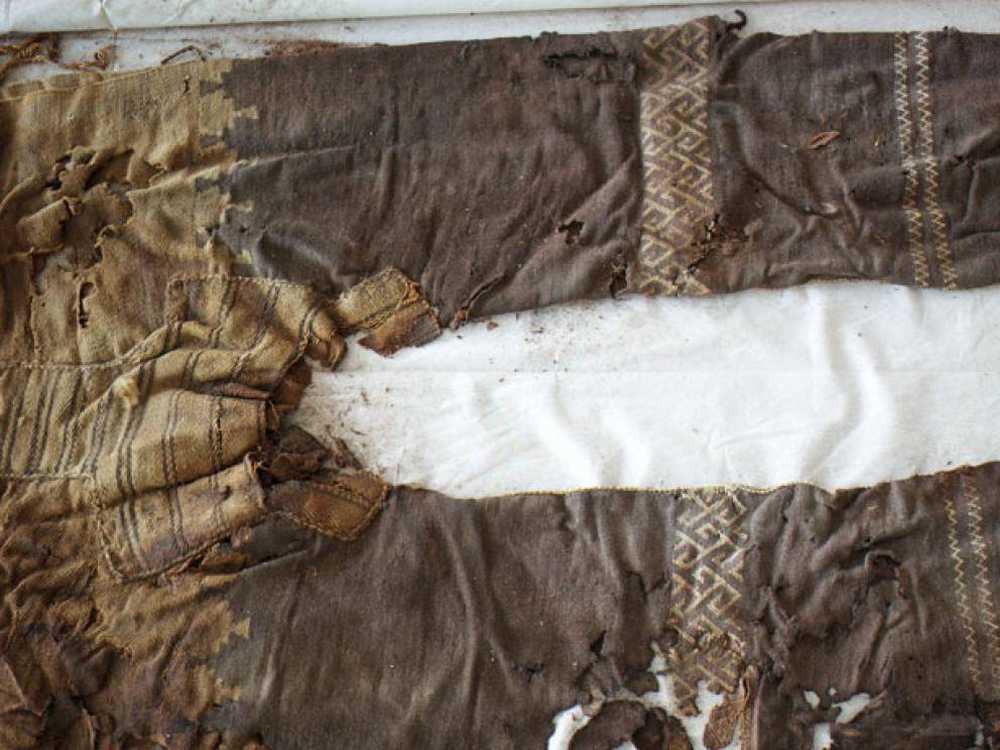 ткани из раскопок. древняя обувь. самое старое платье в мире. самый старый одежда. античная одежда в музеях.