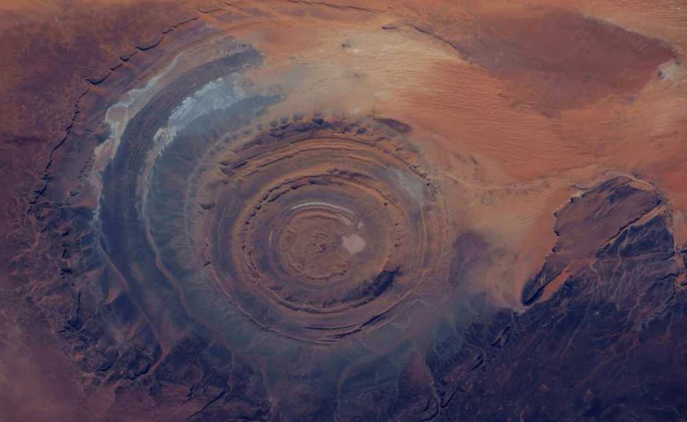 Геологическое образование ришат сахара мавритания. Природа в виде глаза. Око сахары, структура ришат. Глаз земли прохождение. Глаз земли алтай.