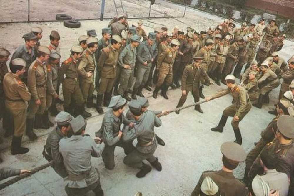 Хотя собранные на границе советские войска. Советская армия 1980. Советская армия 1960. Советская армия 1970. Солдат Советской армии.