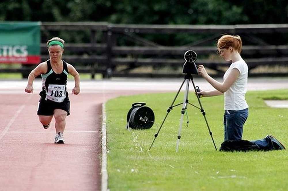 Почему некоторые люди маленькие. Циатат ыпро хитрвх людей. Почему некоторые люди маленькие. Почему некоторые люди маленькие. Боится щекотки.