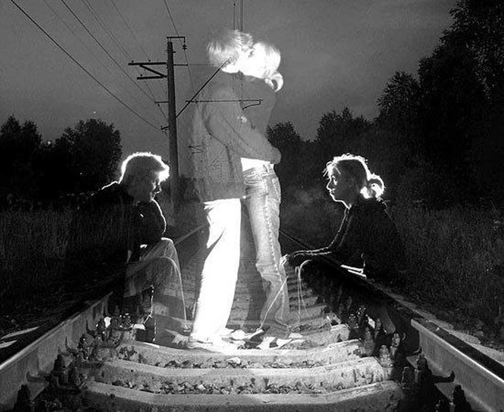 любите друг друга. обнимашки людей. картинки про френдзону смешные. встреча влюбленных. искренние объятия.